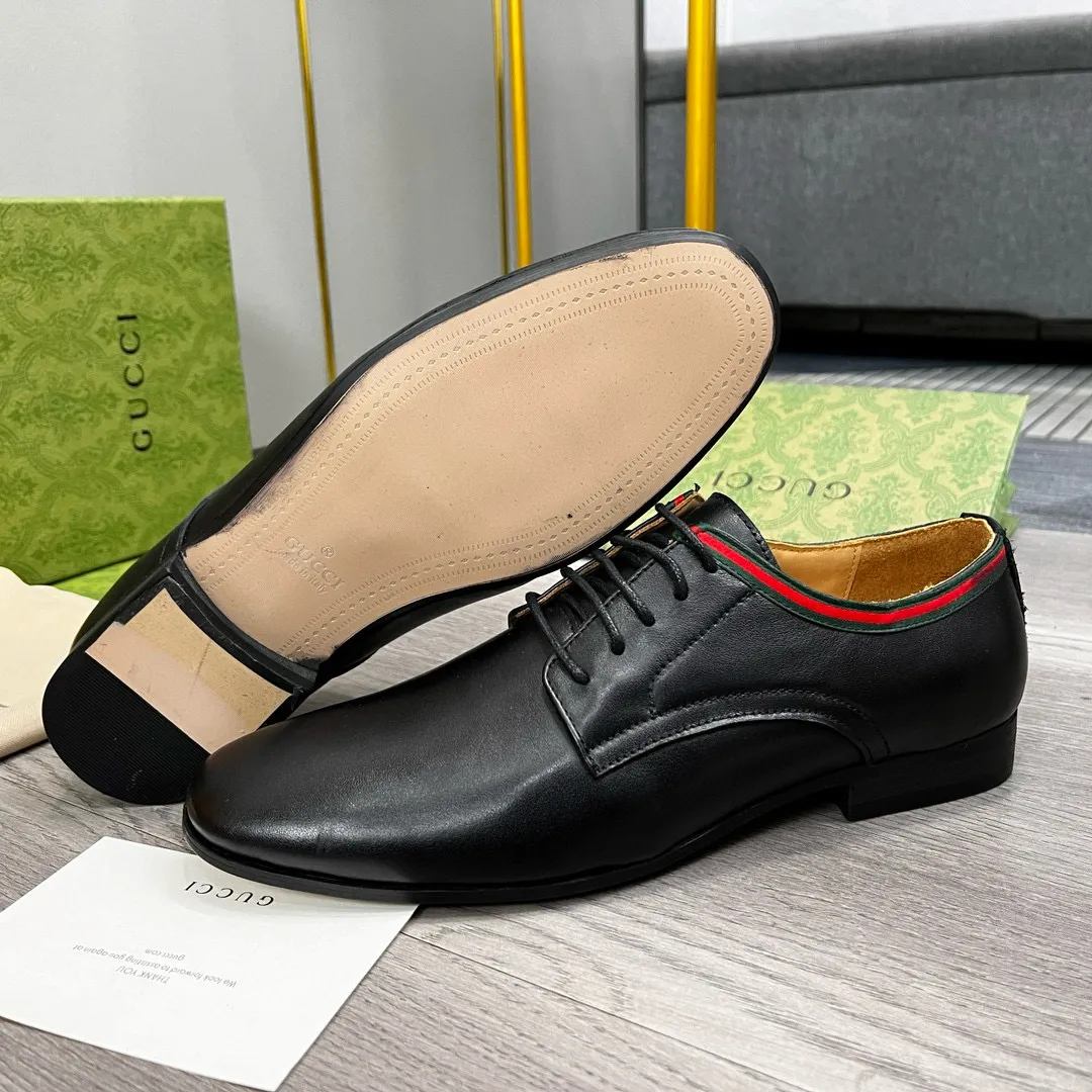 Ex-factory price: 480💰-(Gucci) men’s loafers! Genuine molded horsebit, a classic must-have for your shoe cabinet! The feet are particularly delicate! This Gucci original version is a set last, and we are consistent with the counter! Therefore, it is more comfortable in terms of last shape and comfort! Take it to the counter and compare at will! Good shoes are more than just what they make! But grasp the essence from the inside out! Material: Imported first-layer cowhide! Genuine leather outsole imported from Italy, size: 39-44 (38/45 customized, non-refundable)